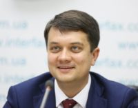 Разумков не виключає, що депутати зберуться на стадіоні