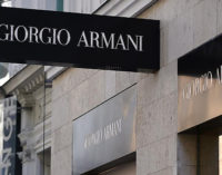 Модный дом Armani займется производством санитарных халатов